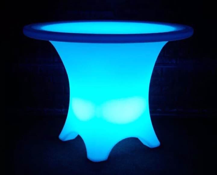 新品未使用 16色に光るテーブル