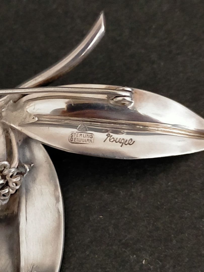 北欧ヴィンテージ　デンマーク Gertrude Engel ボタニカルブローチ