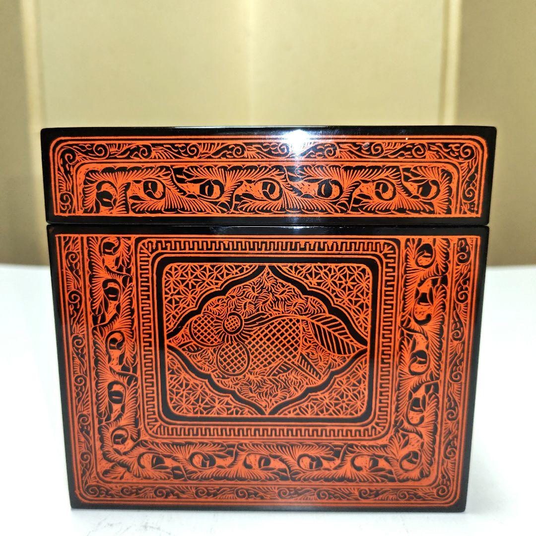 茶道具　筋膜唐草文茶箱