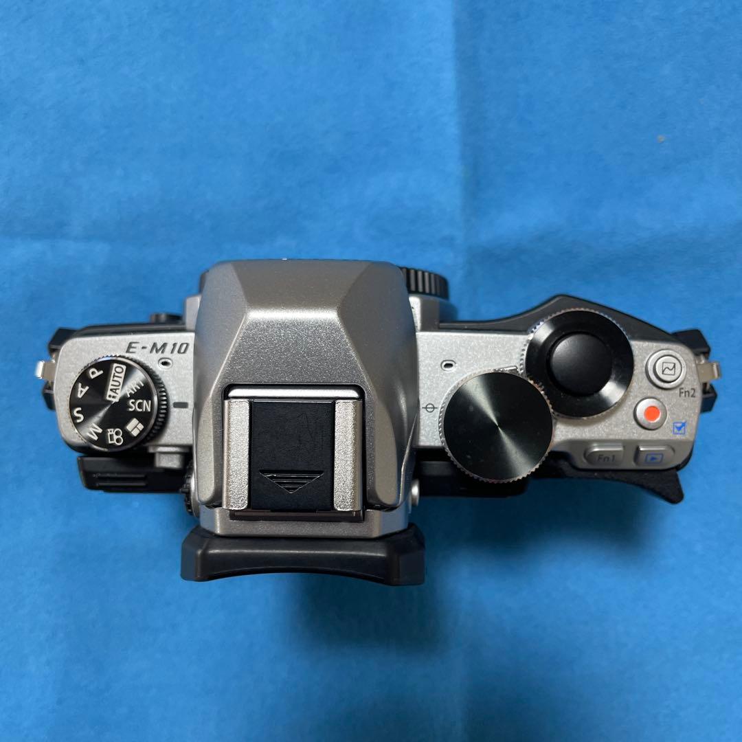 OLYMPUS オリンパスOM-D E-M10 ダブルズームキット シルバー