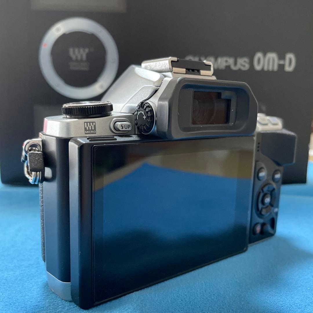 OLYMPUS オリンパスOM-D E-M10 ダブルズームキット シルバー