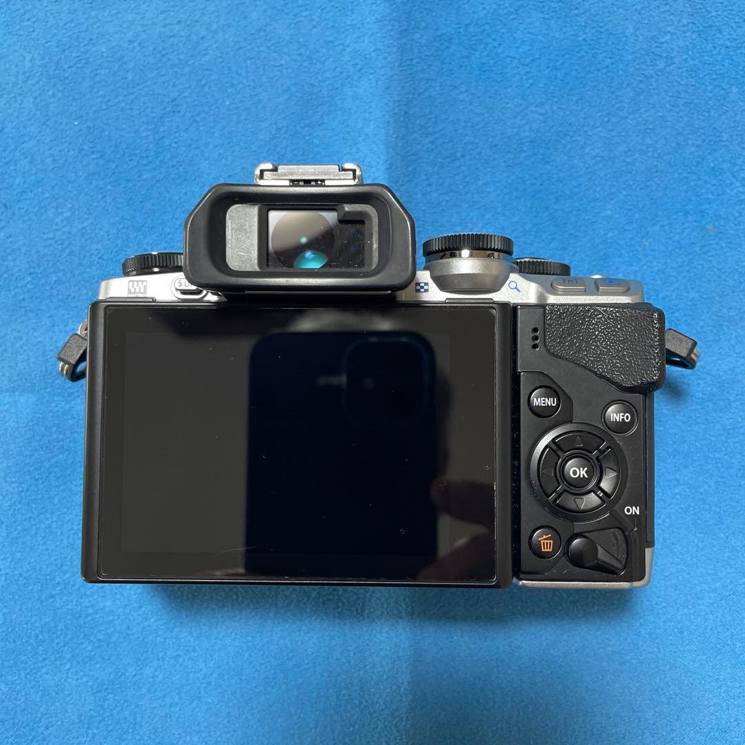 OLYMPUS オリンパスOM-D E-M10 ダブルズームキット シルバー