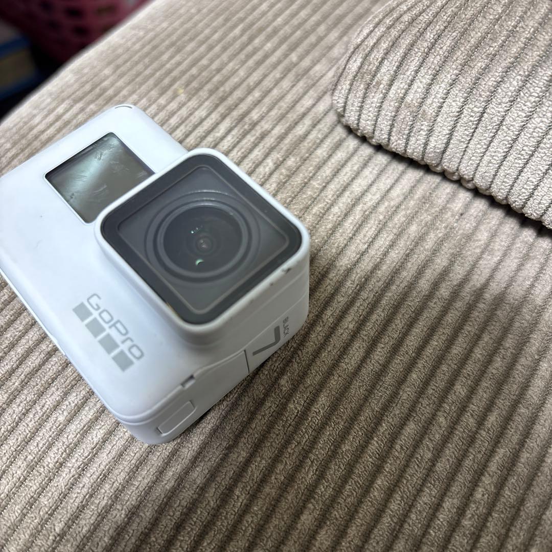 GoPro 7 カメラ 本体+ハンドグリップ+スリーブ+ランヤード