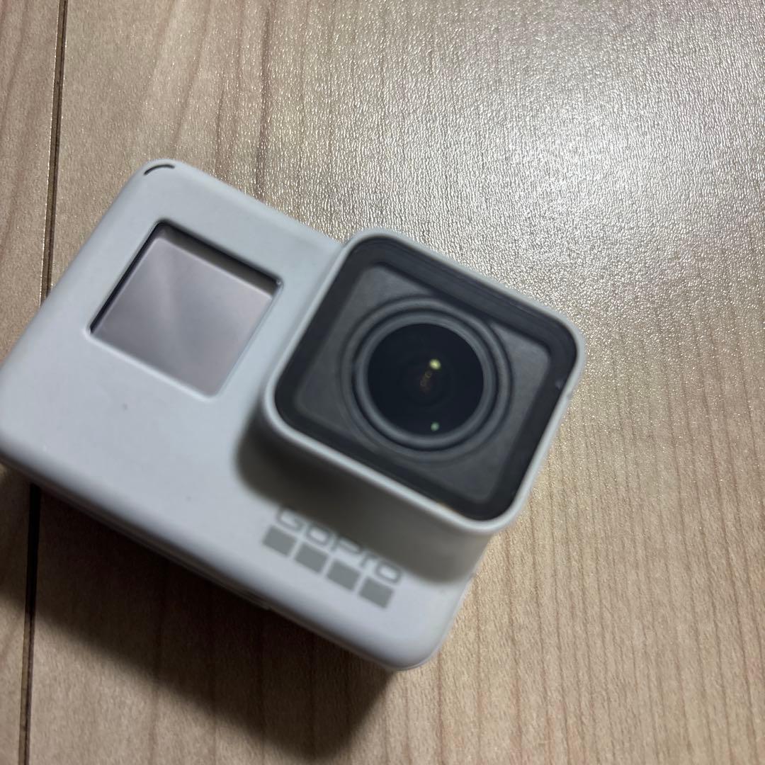 GoPro 7 カメラ 本体+ハンドグリップ+スリーブ+ランヤード