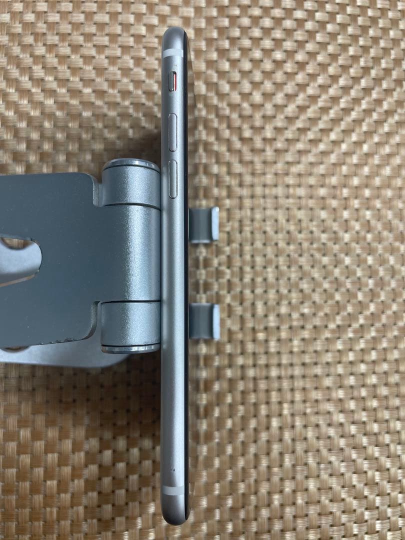 iPhone SE 第3世代 128 GB スターライトSIMフリー【7839】