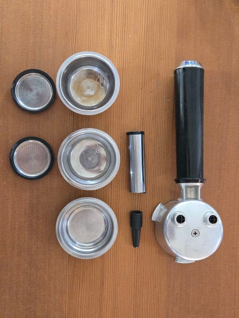 DeLonghi エスプレッソマシン　デディカEC680M