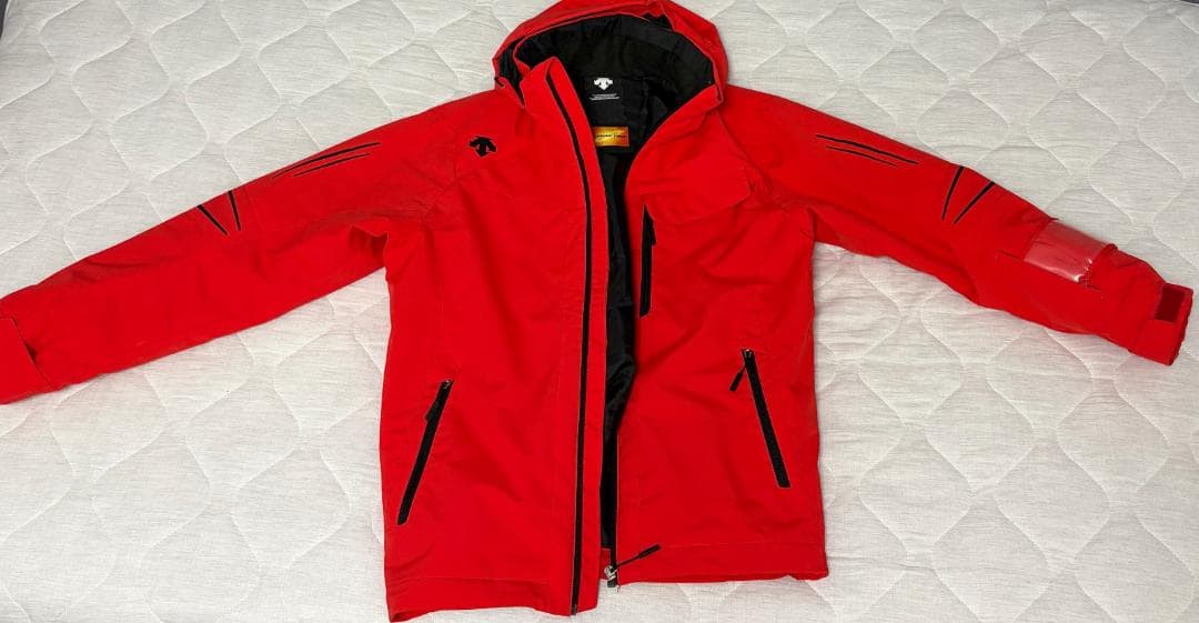 デサントスキーウェア 上下セット 赤・黒 Sサイズ ヒートナビ