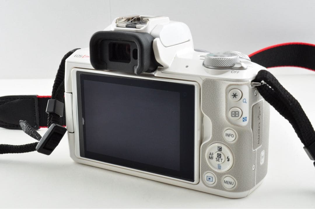 美品 Canon EOS Kiss M レンズキット 自撮りOK Wifi搭載