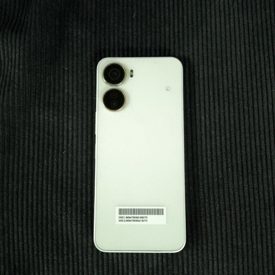 Libero 5G IV　ホワイト