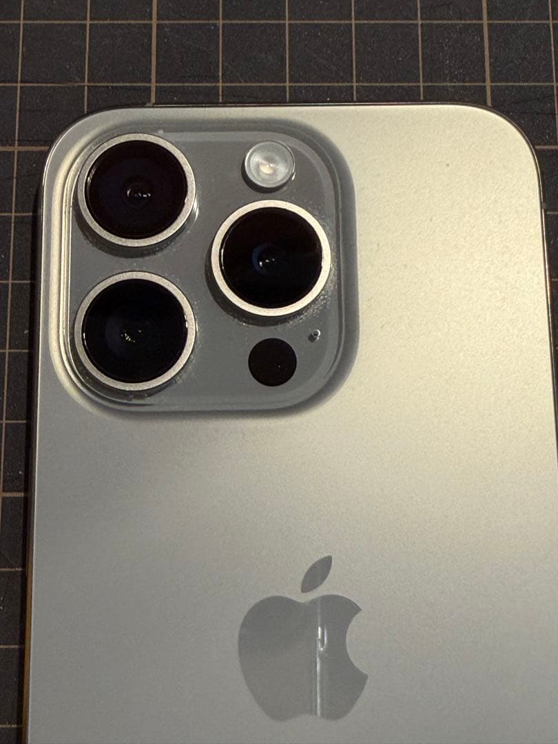 256GB Apple iPhone 15 Pro シルバー 本体