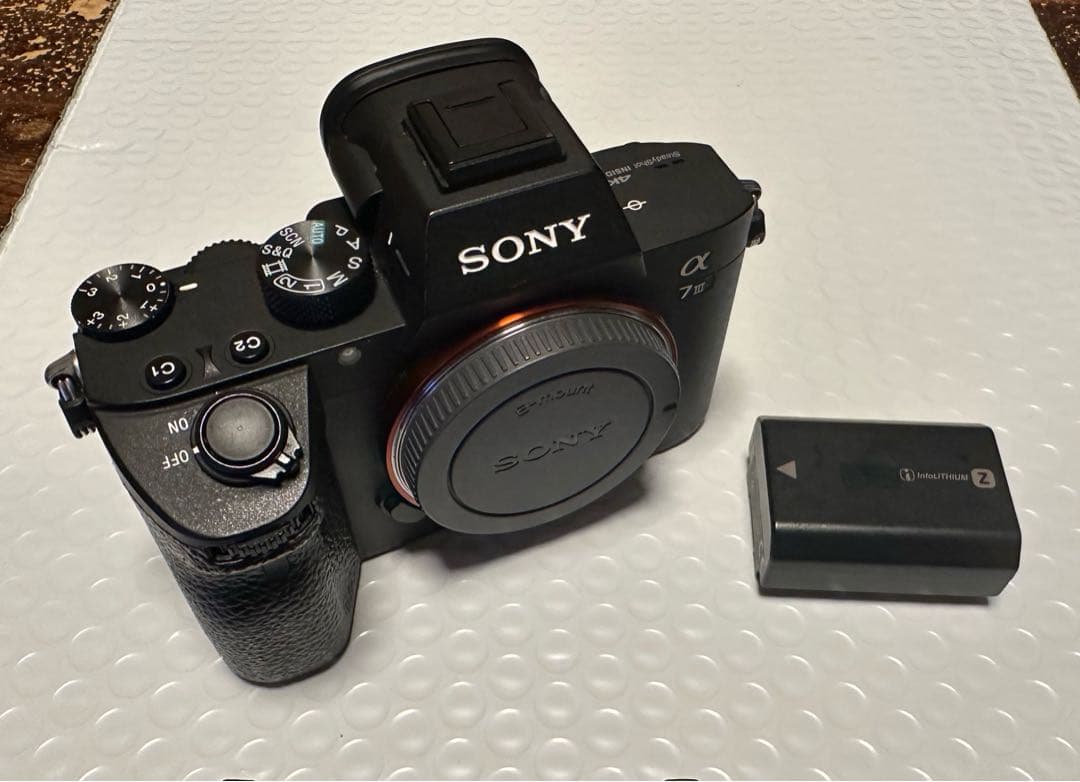【サト】SONY α7 III ミラーレス一眼 本体 バッテリー付き