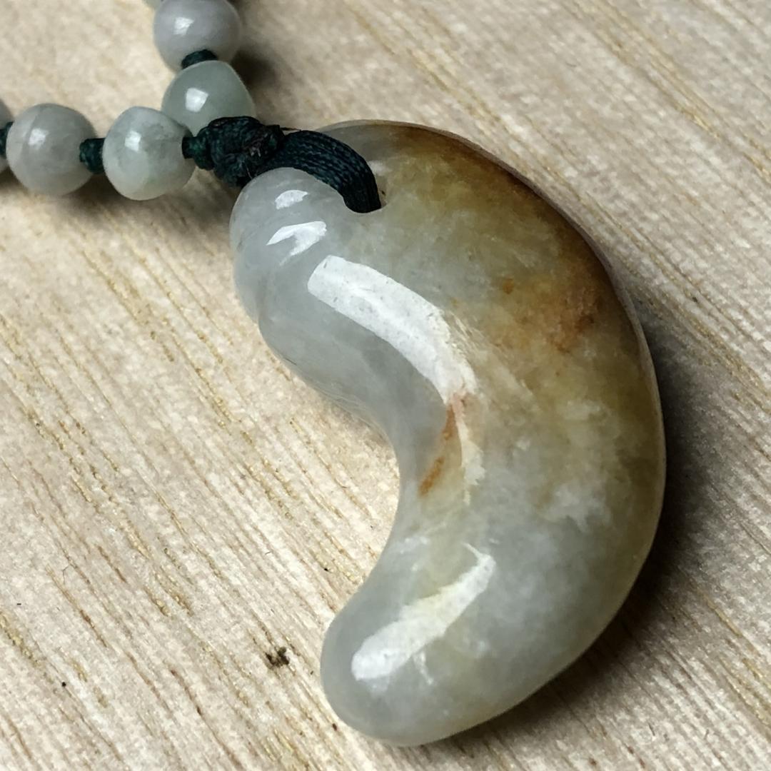 勾玉　本翡翠 ペンダント ネックレス 　木箱付き