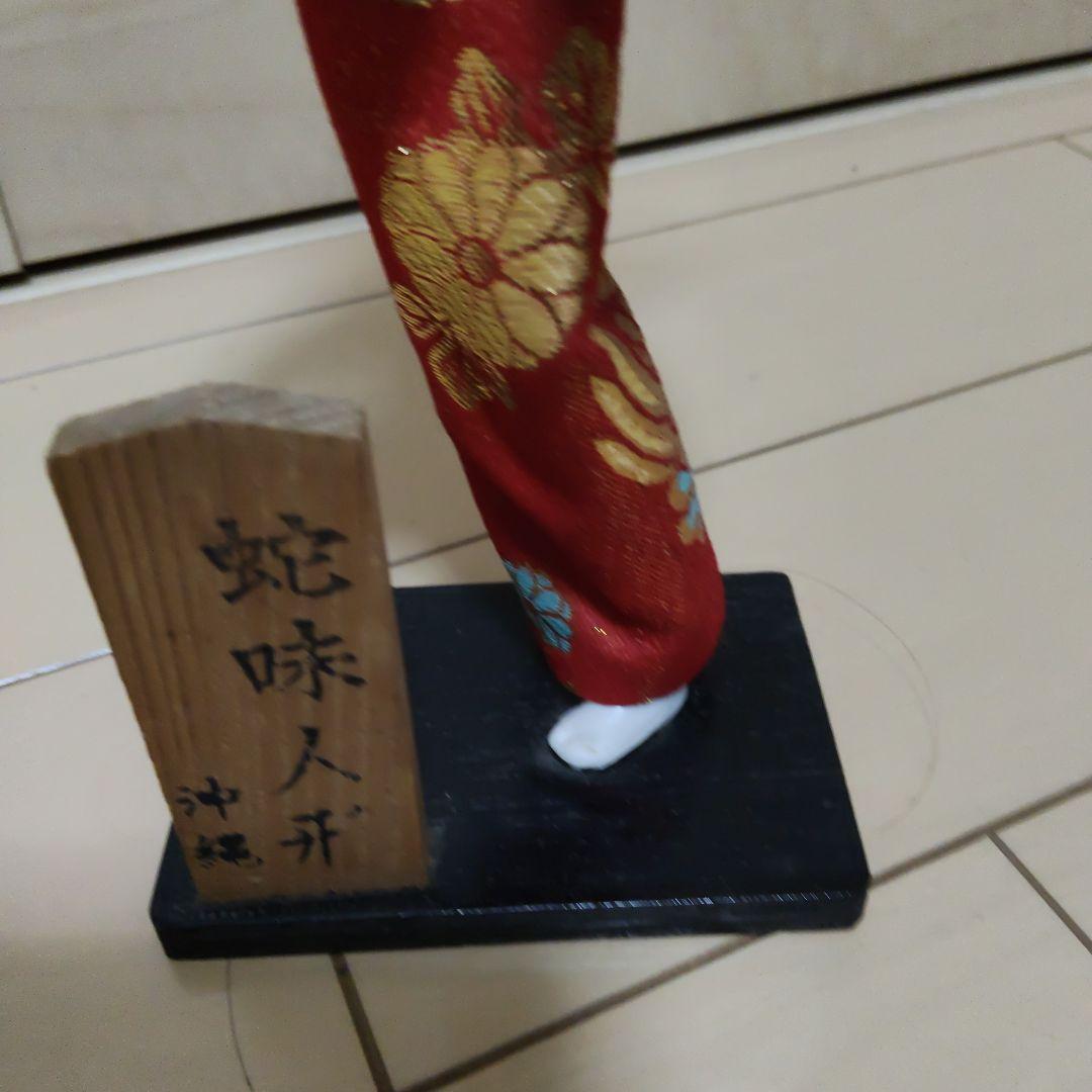 三味線を持つ日本人形