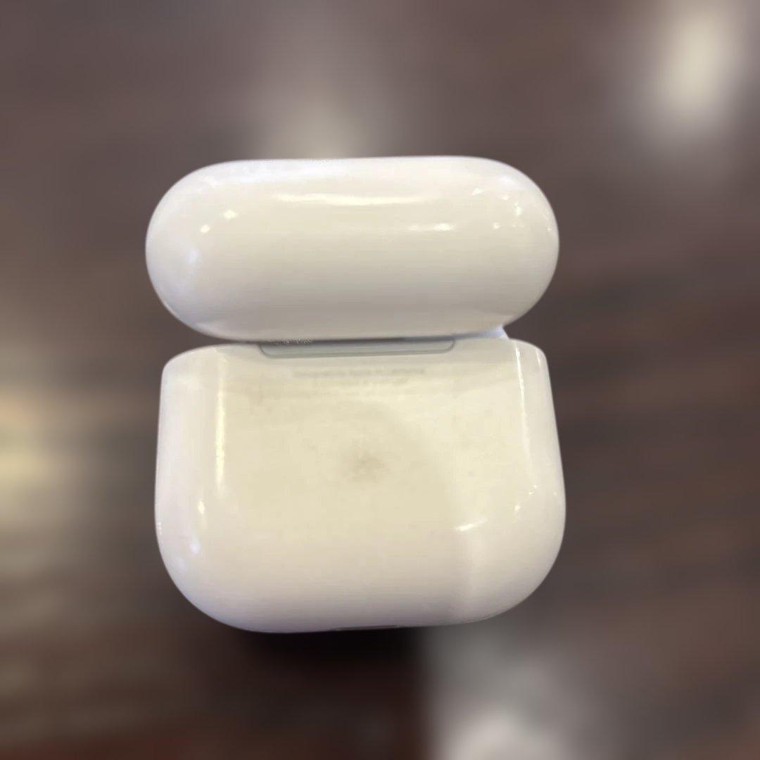 AirPods4本体 ホワイト 充電ケース付き　左耳のみ　片方だけです