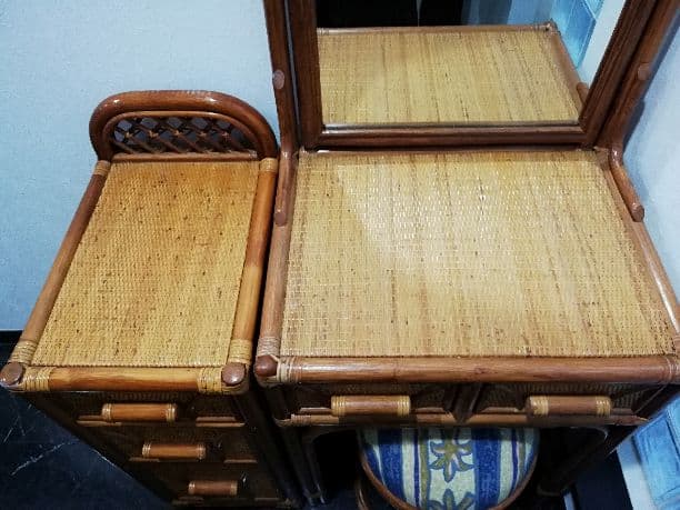 アジアンテイスト 籐製の鏡台とスツールとチェスト