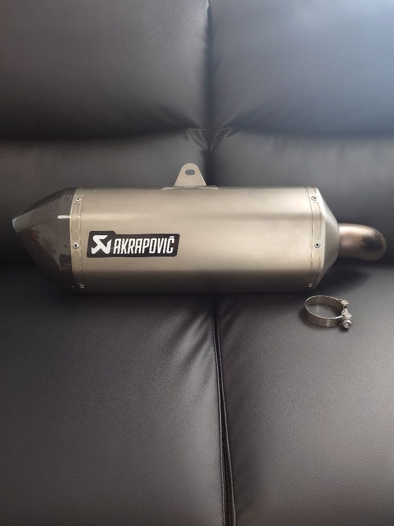 アクラポビッチ スリップオンチタンマフラー V-strom1050用
