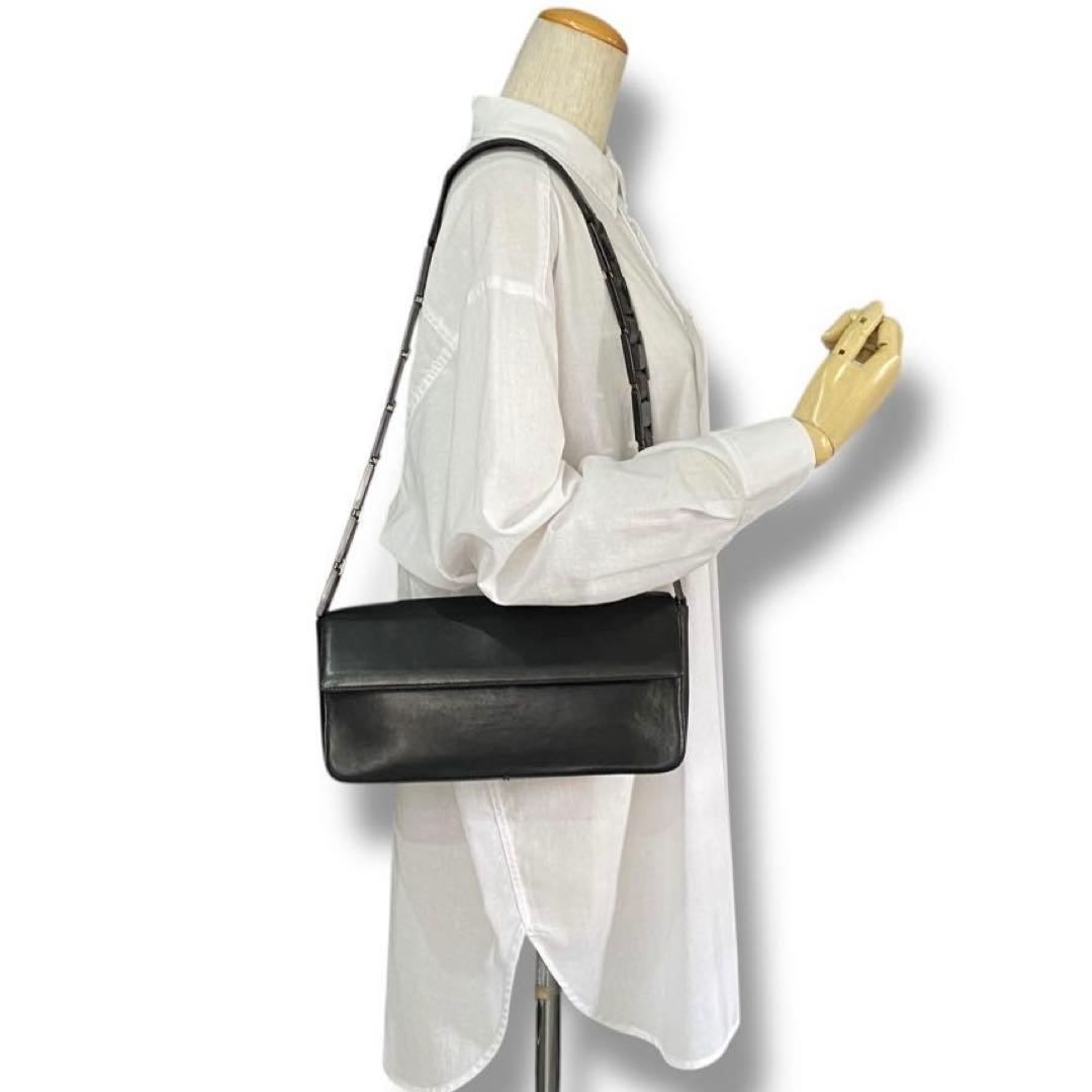 美品 フェラガモ ショルダーバッグ バッグ レザー 黒 チェーン Vintage