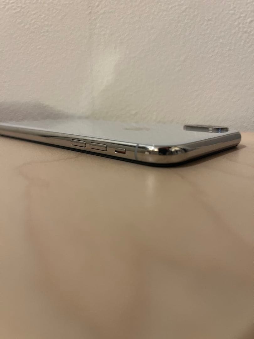 iPhone X 256gb シルバー (ホワイト)カバーと充電器付 シムフリー