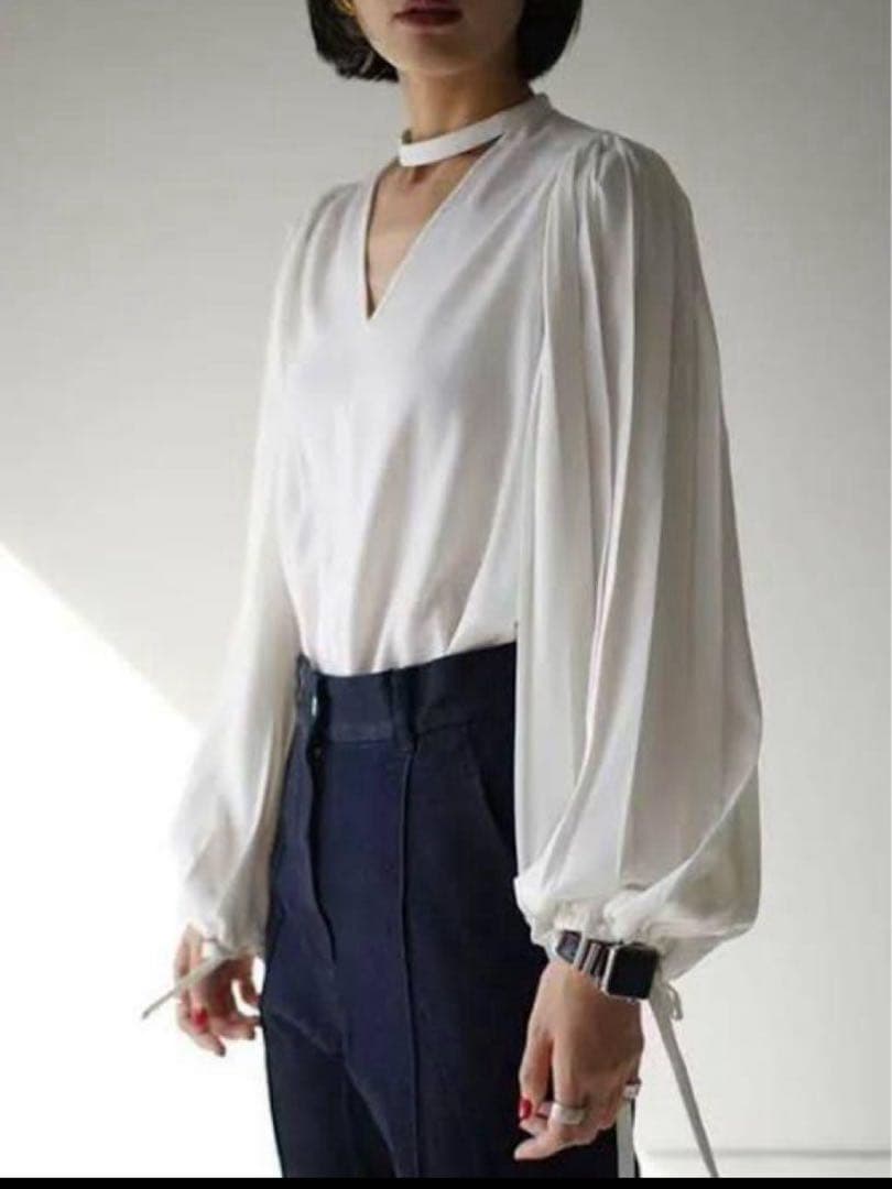 ラウタシー　ホワイトチョーカーネックバルーンスリーブブラウスボディスーツ