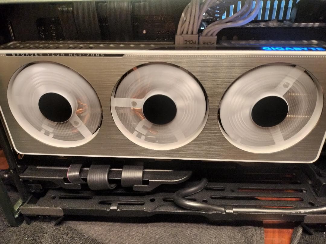 GIGABYTE RTX 3060 Ti グラフィックボード