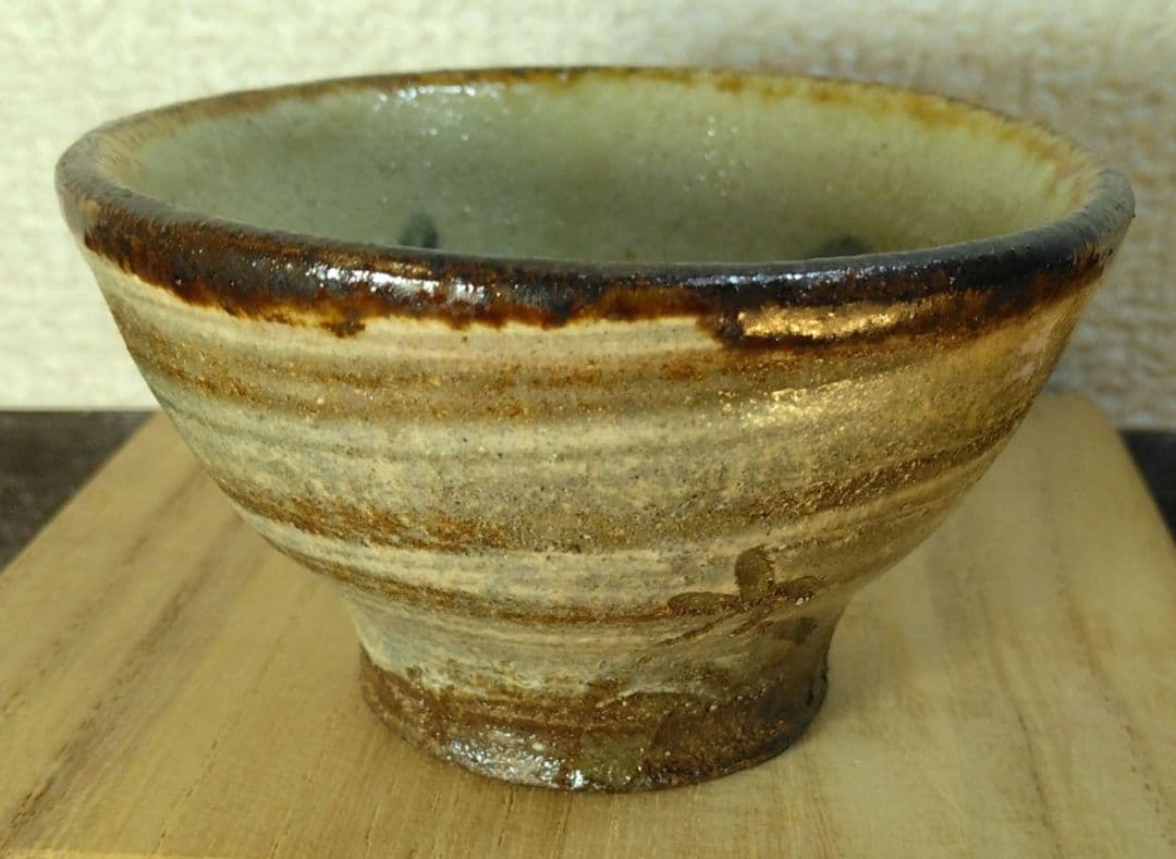 人間国宝 金城次郎 ぐい呑 栞 共箱 美品 壷屋焼 やちむん 紐付箱 壺屋焼