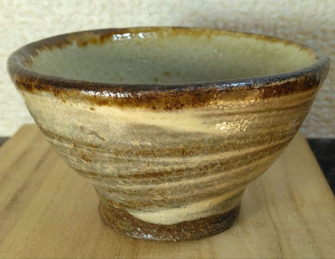 人間国宝 金城次郎 ぐい呑 栞 共箱 美品 壷屋焼 やちむん 紐付箱 壺屋焼