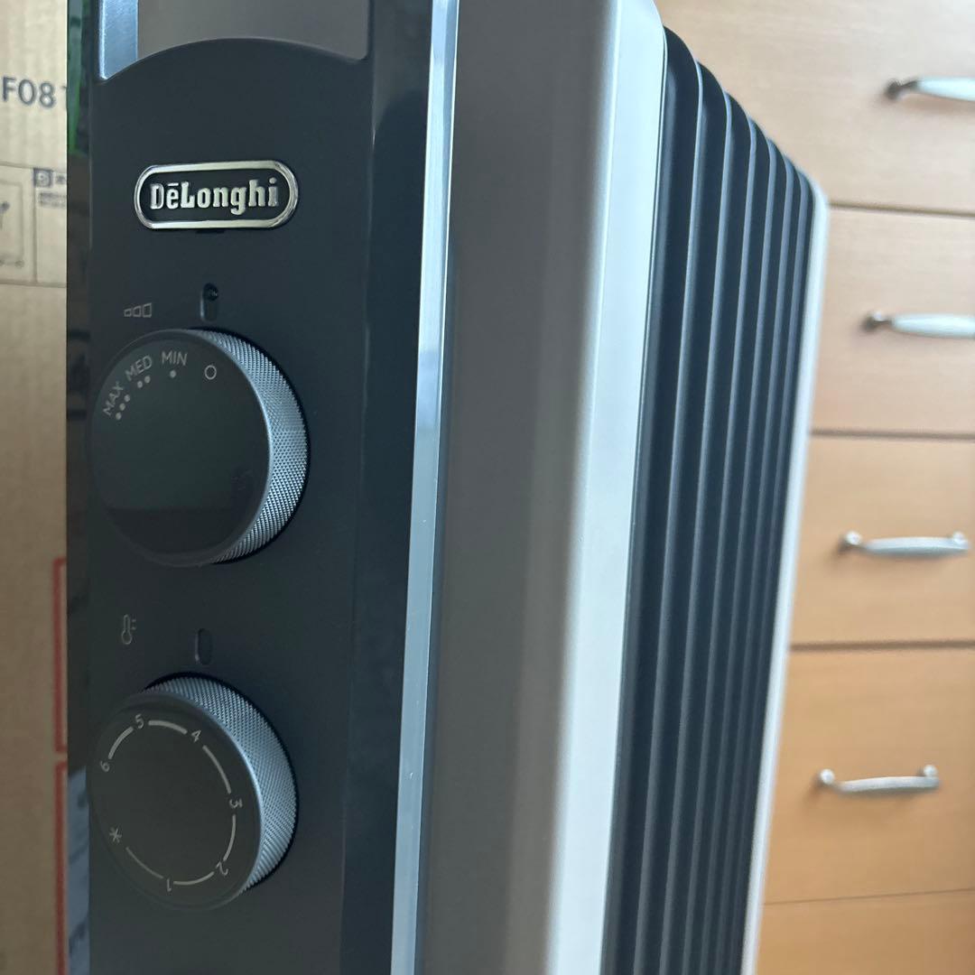 美品 デロンギ オイルヒーター RHJ2F0812
