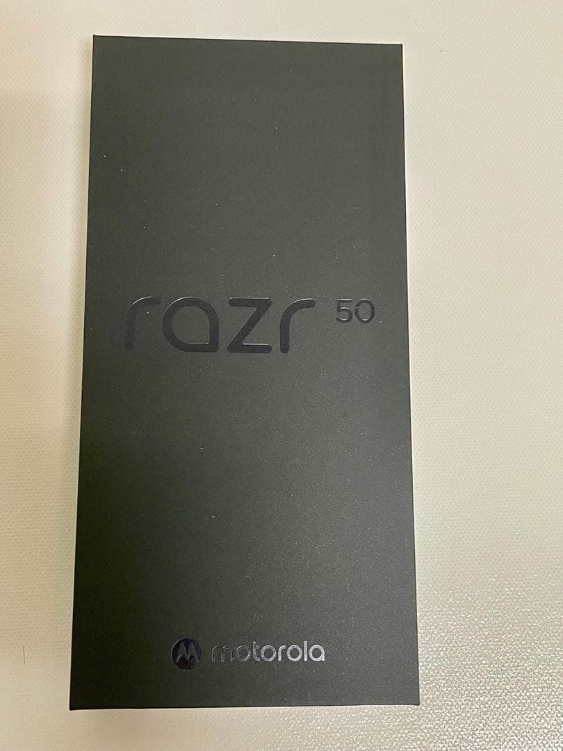 モトローラ razr 50 コアラグレイ　夢のお年玉箱 MOTOROLA