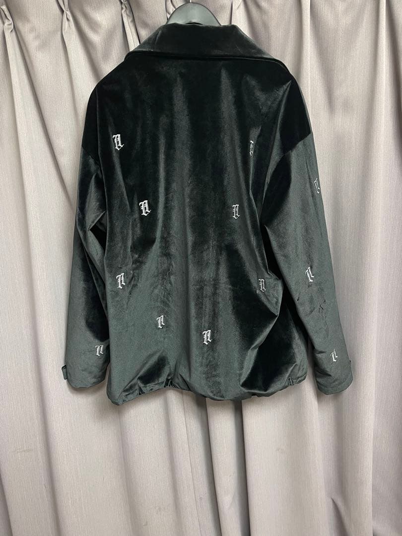 libelice 24-25モデル　黒白刺繍ベロアセットアップ　Ｌ