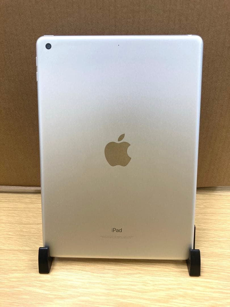 iPad 第6世代 32GB シルバー wifiモデル