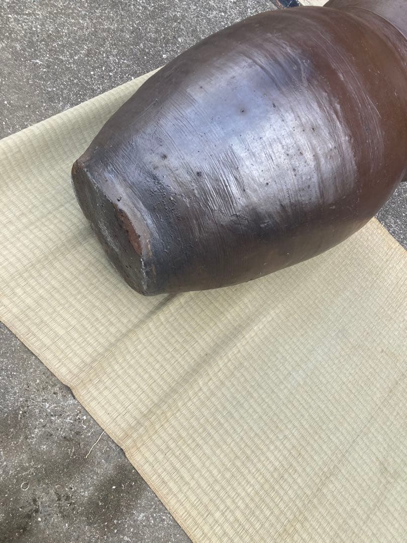 時代物 陶器の大型甕 古い壺 。茶褐色。和モダン 高さ64センチ