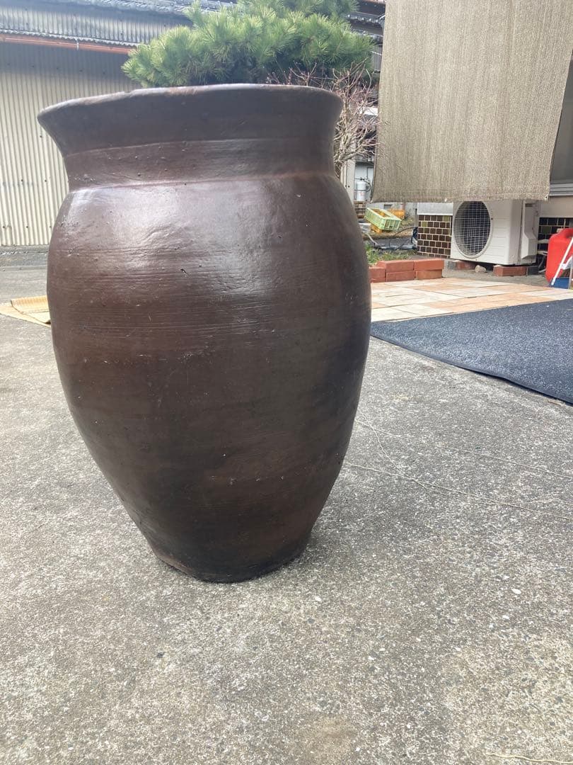 時代物 陶器の大型甕 古い壺 。茶褐色。和モダン 高さ64センチ