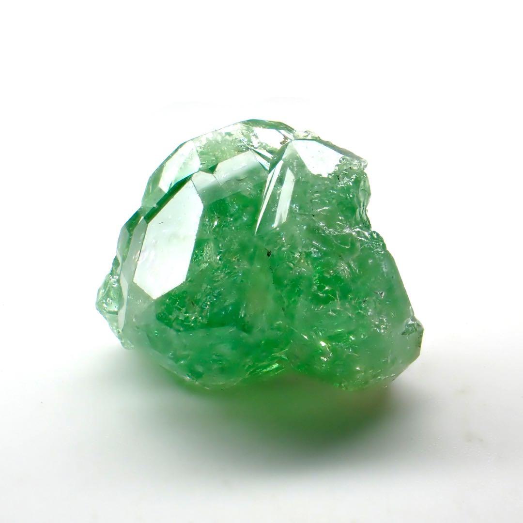 【タンザニア産】グロッシュラーガーネット(ツァボライト)