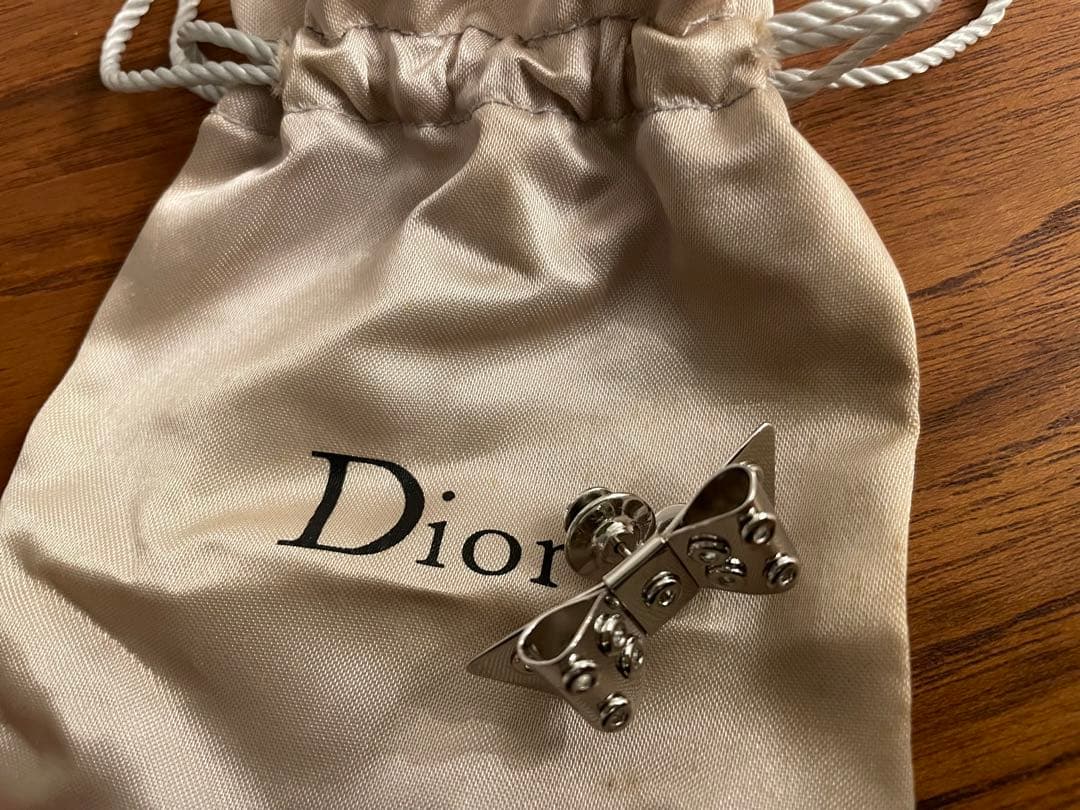 Dior リボン型ブローチ メタル製