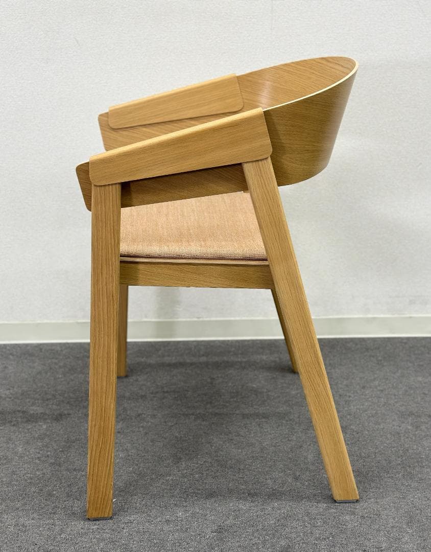muuto/ムート■カバーアームチェア　ダイニングチェア　座面ファブリック　北欧