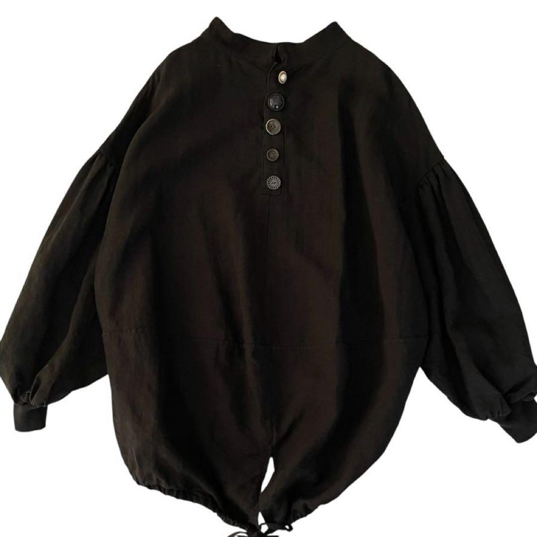 BEARDSLEYビアズリー　後ろボタン袖パフリネンブラウス　ブラック