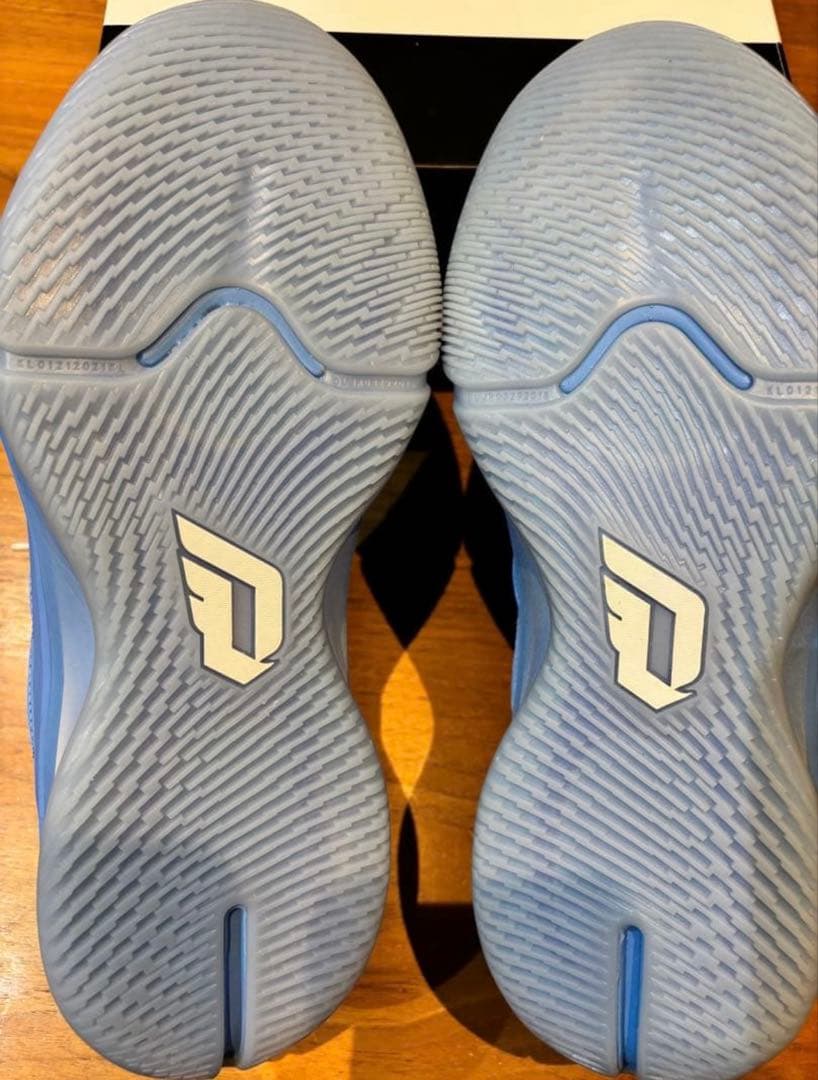 アディダス バスケットボールシューズ 青