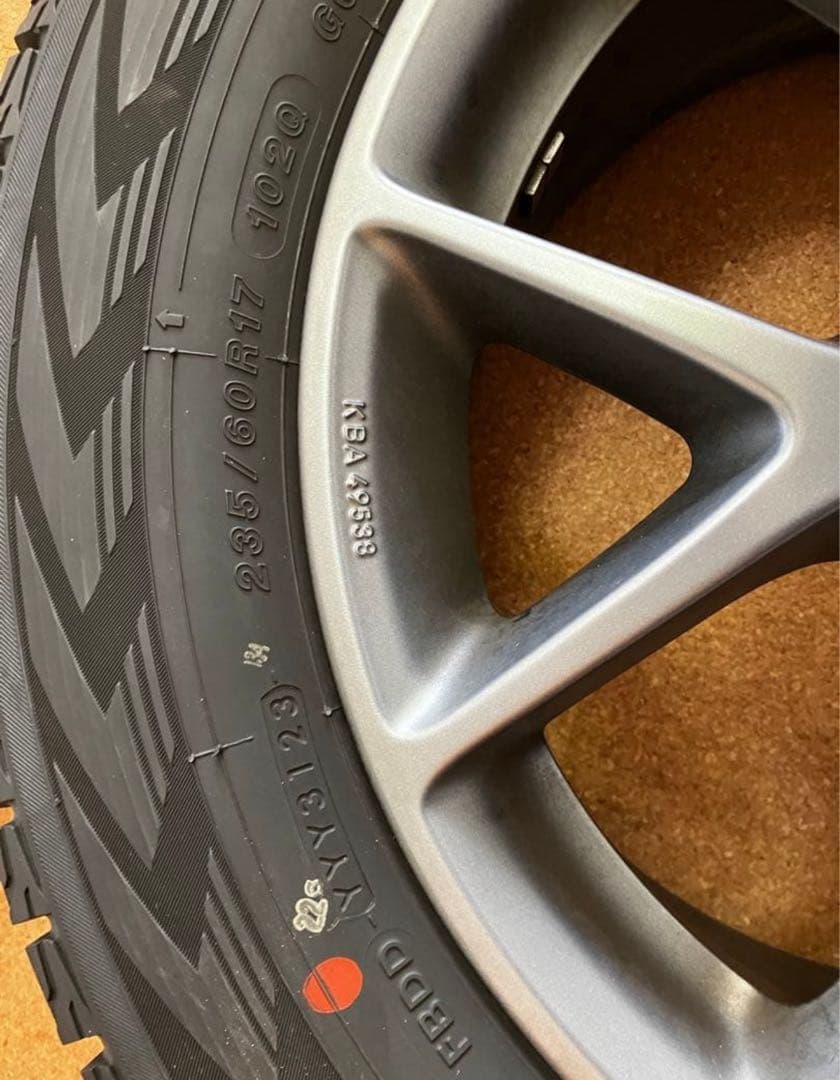 ヨコハマスタッドレス美品ベンツGLC GLK 用2023年タイヤ送料込み