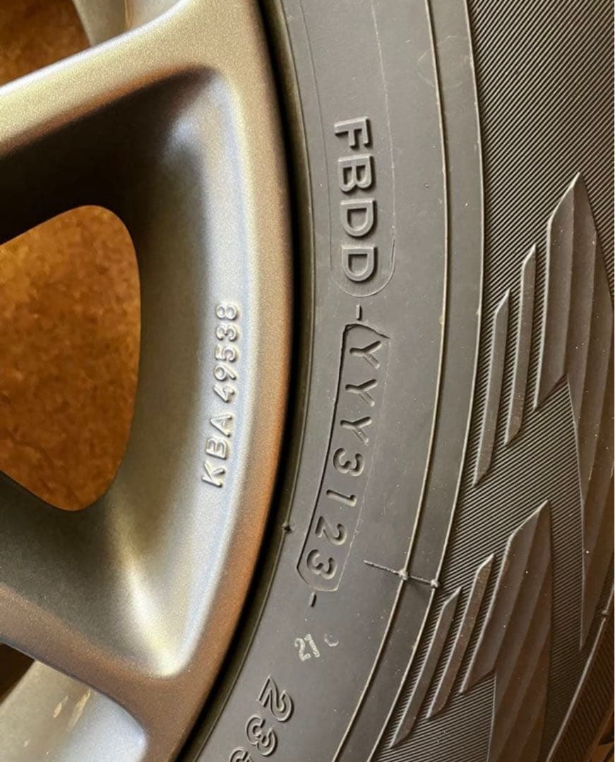 ヨコハマスタッドレス美品ベンツGLC GLK 用2023年タイヤ送料込み