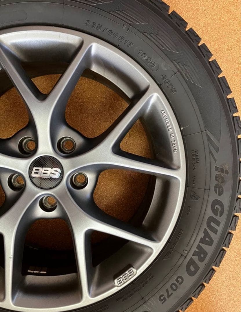 ヨコハマスタッドレス美品ベンツGLC GLK 用2023年タイヤ送料込み