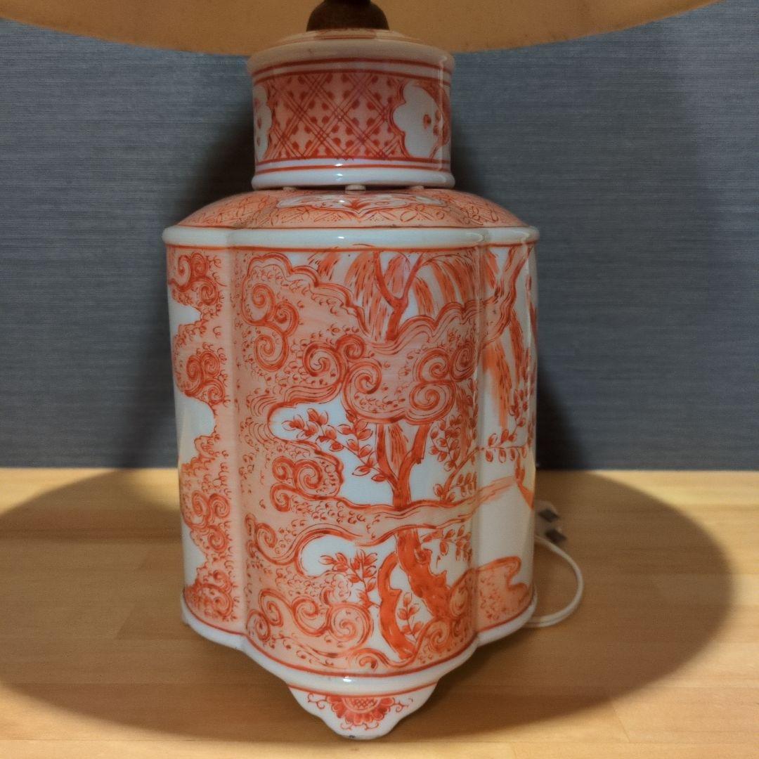 オレンジとホワイトの陶器製テーブルランプ