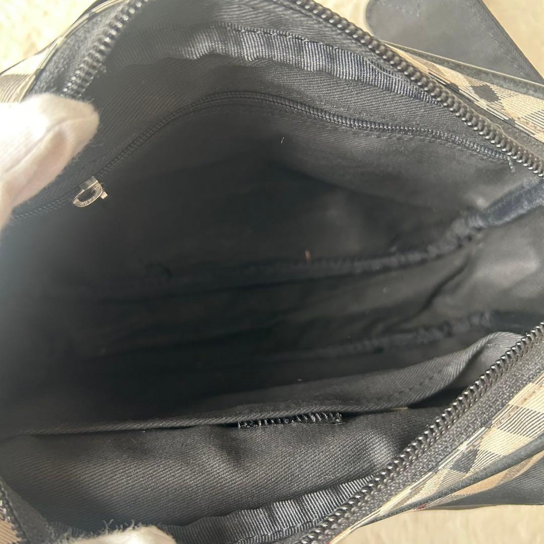 希少✨バーバリー ノバチェック ボディバッグ ショルダーバッグ ロゴプレート