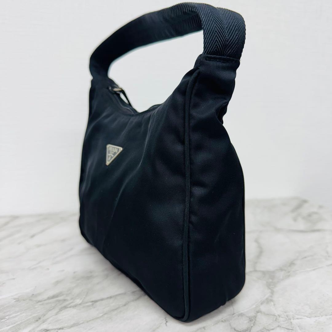 ✨PRADA✨プラダ✨ハンドバッグ✨ハーフムーン✨ナイロン✨三角ロゴプレート✨