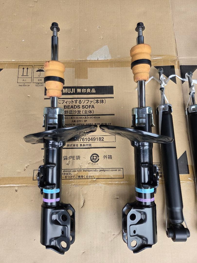 80系　エスクァイア　後期　純正　サスペンションキット(一式)　ノア　ヴォクシー