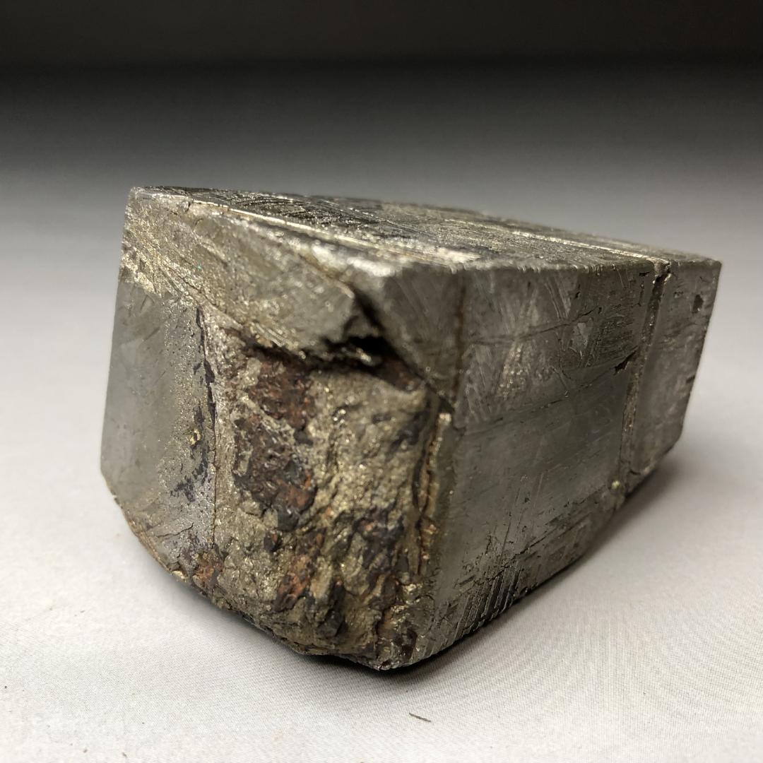 アルタイ隕石　エンドカット 鉄隕石　外皮付き隕石　原石　重さ約455ｇ