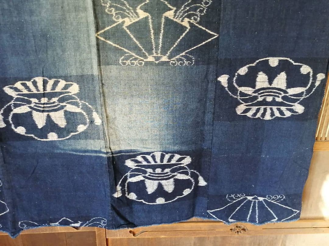 伊予絣　宝袋に蝶熨斗文　4幅