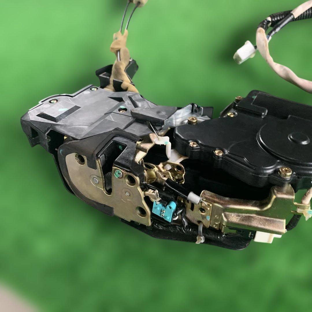 トヨタ　セルシオ　30 31 後期　純正ドアロックアクチュエーター　左前　中古品