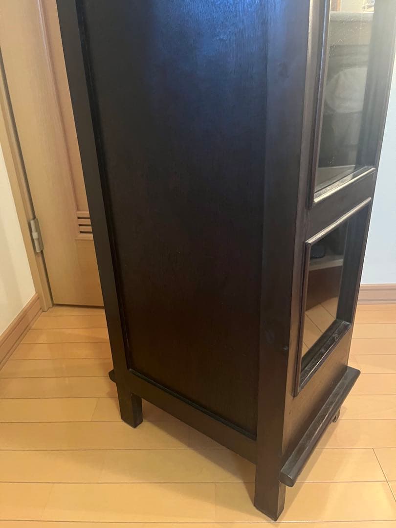 木製ガラス扉付キャビネット 本棚　アジアン家具　キャビネット