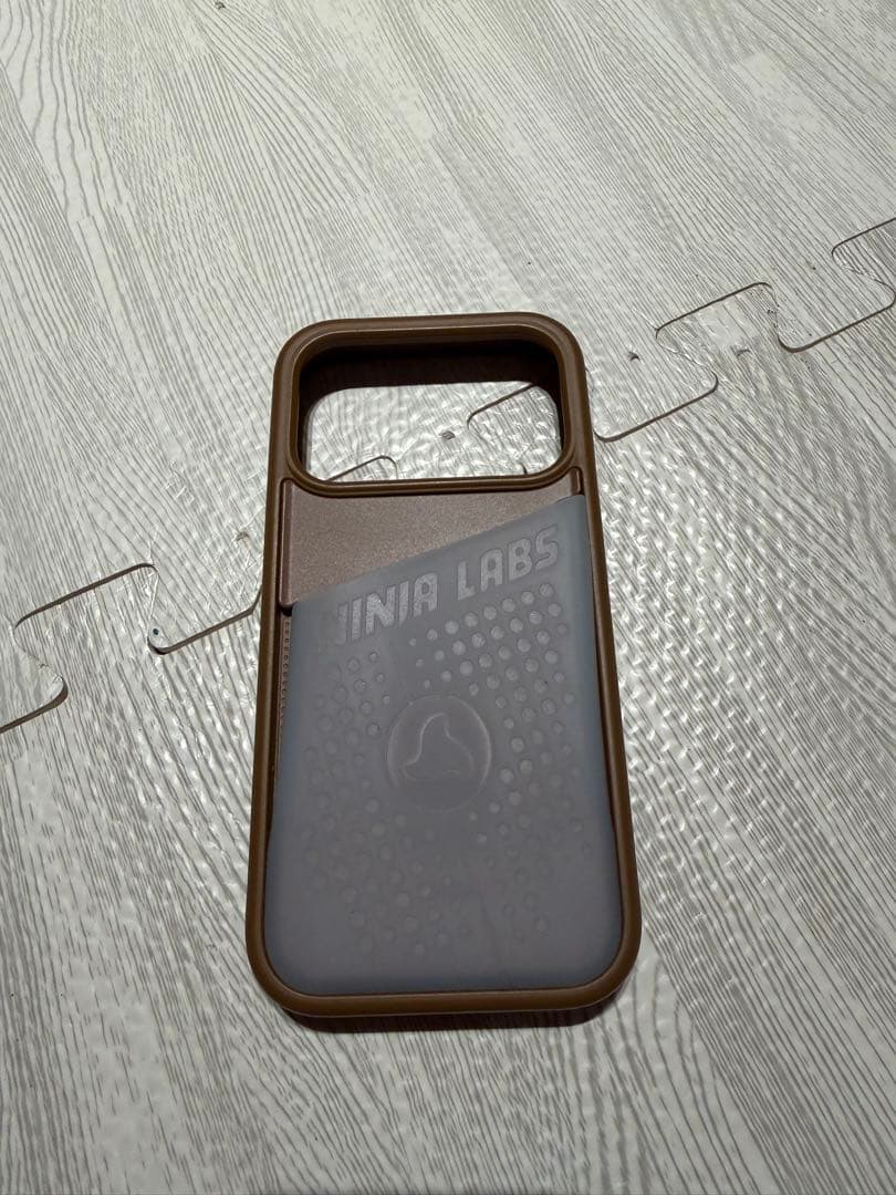 Ninja labs iPhone 17pro case ブラウン