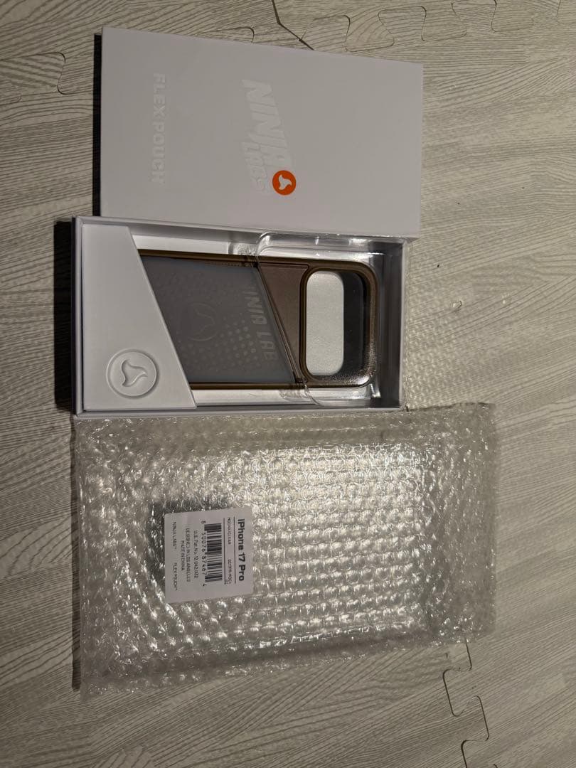 Ninja labs iPhone 17pro case ブラウン